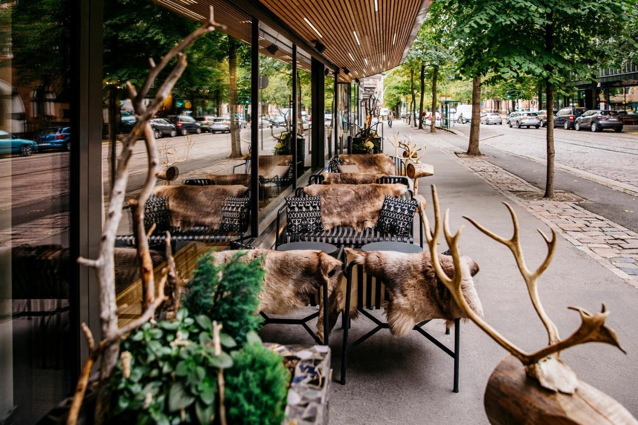 Lapland Hotels Bulevardi Helsinki Exterior foto The elk at the entrance of the Swedish Museum of Natural History
